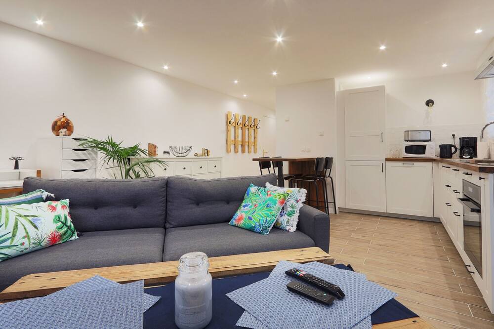 Photo of Livingroom in Notre-Dame-d'Oe