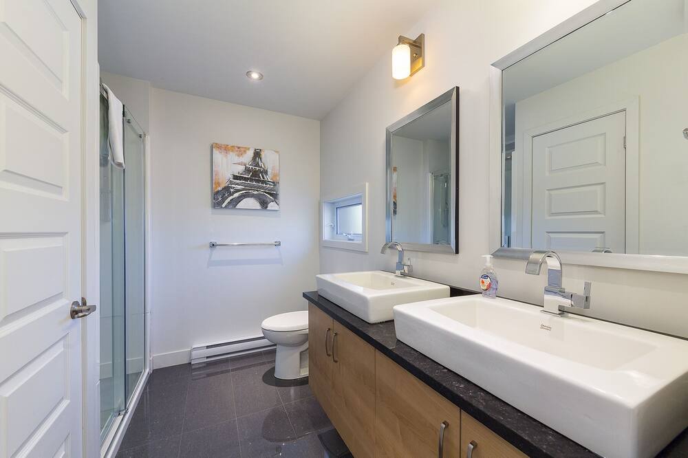 Photo of Bathroom in Baie-St-Paul