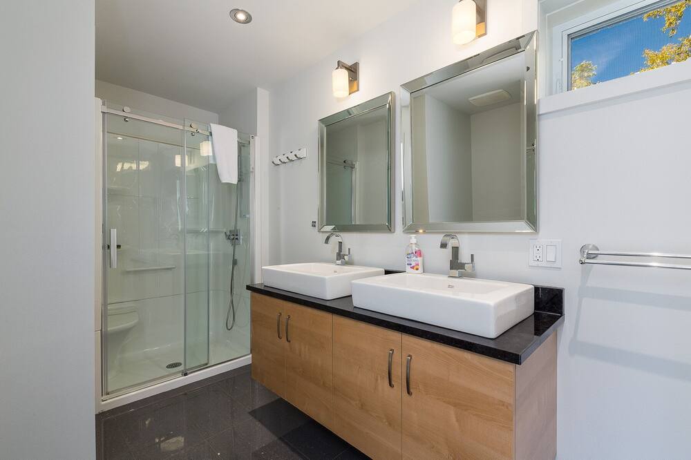 Photo of Bathroom in Baie-St-Paul