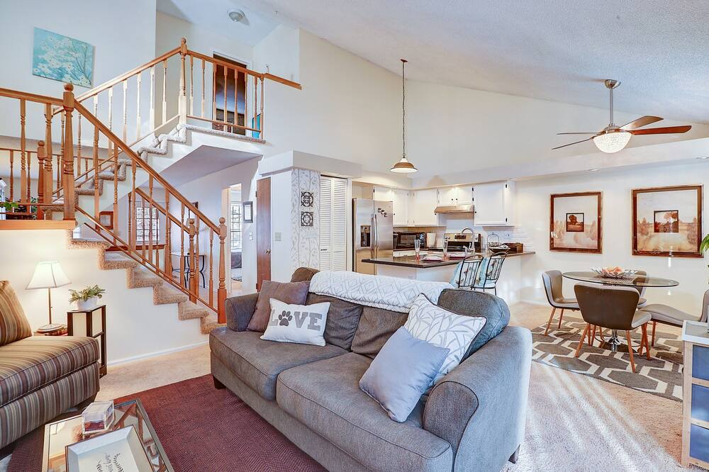 Photo of Livingroom in Walnut Grove