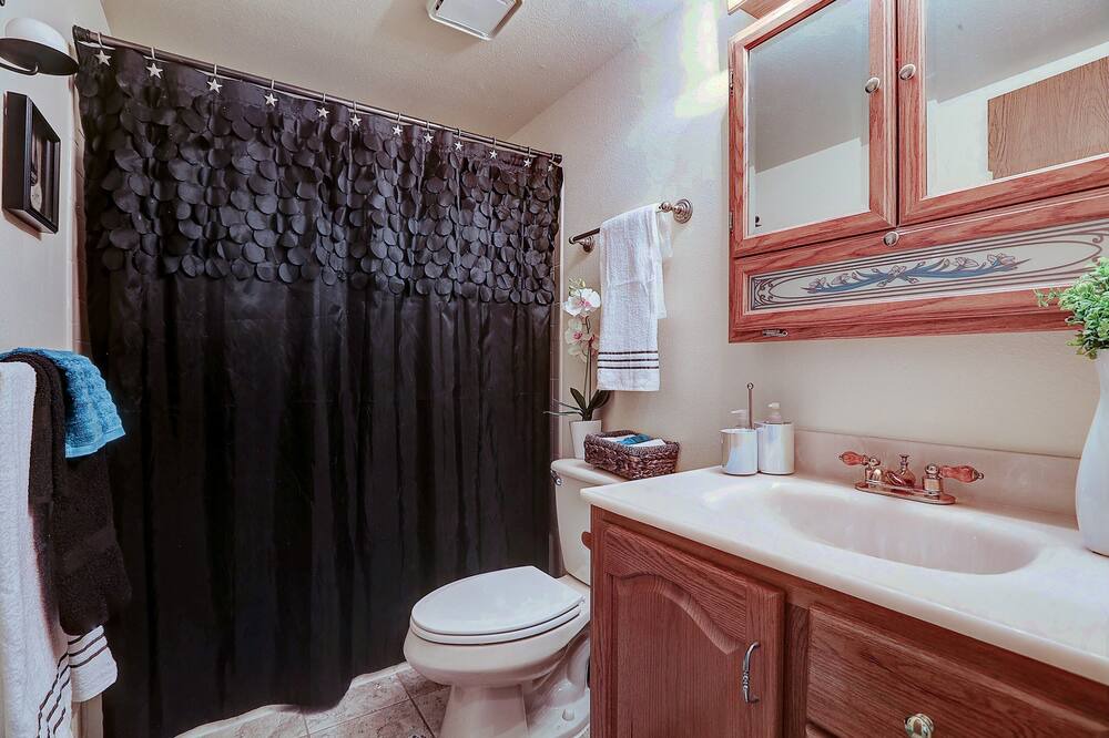 Photo of Bathroom in Walnut Grove