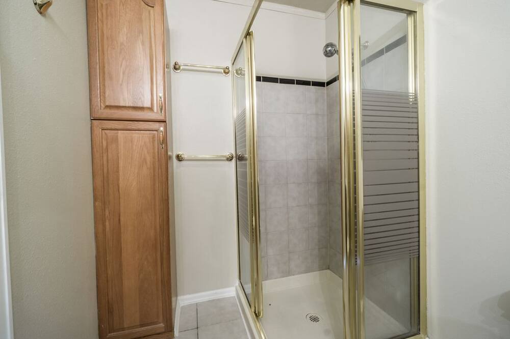 Photo of Bathroom in Walnut Grove