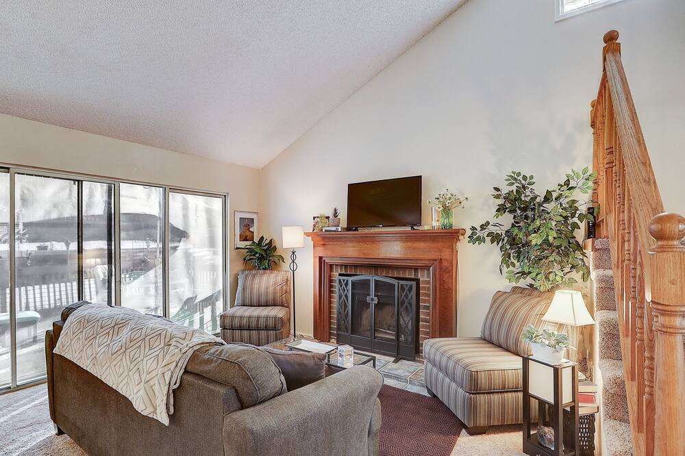 Photo of Livingroom in Walnut Grove
