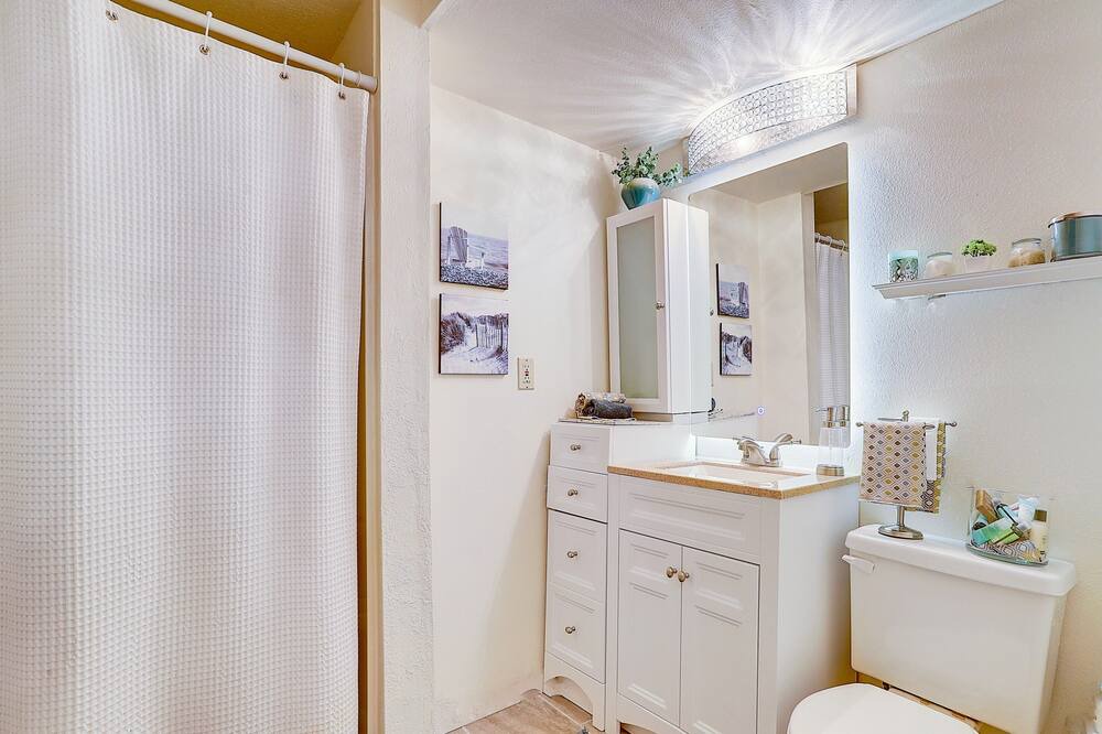 Photo of Bathroom in Walnut Grove