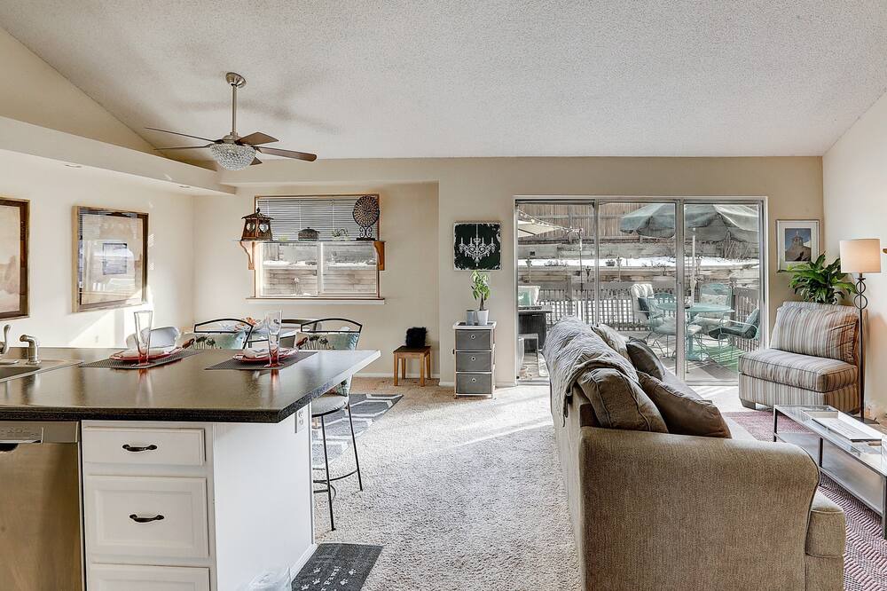 Photo of Livingroom in Walnut Grove