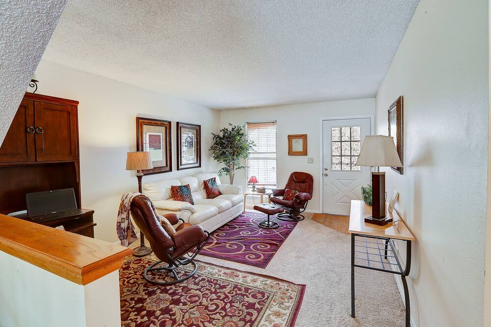 Photo of Livingroom in Walnut Grove