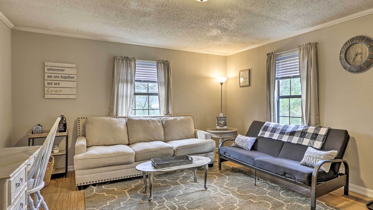 Photo of Livingroom in East Ridge