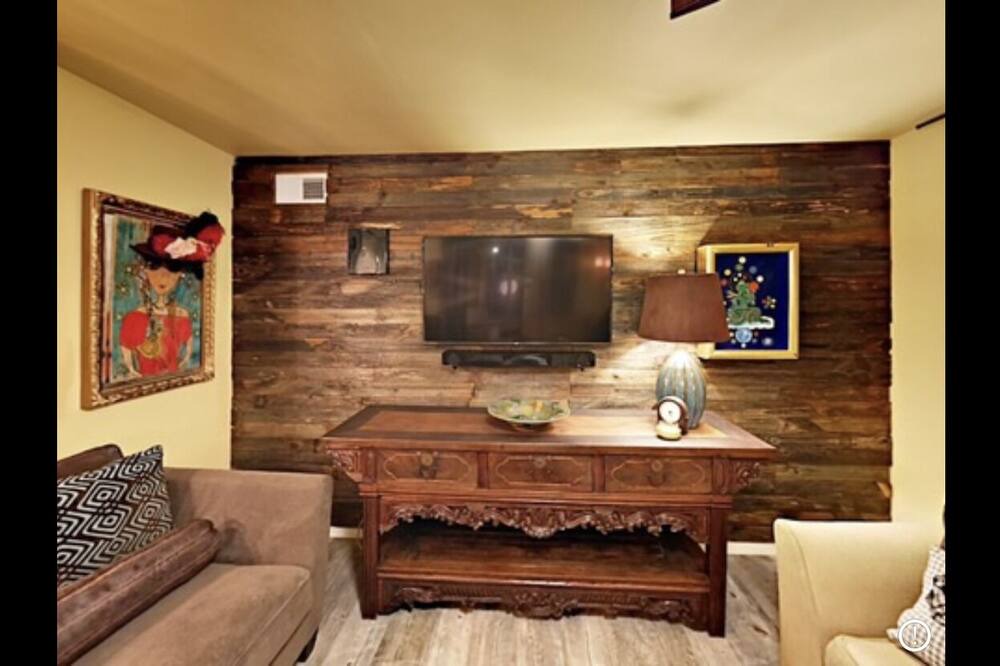 Photo of Bedroom in Dawson