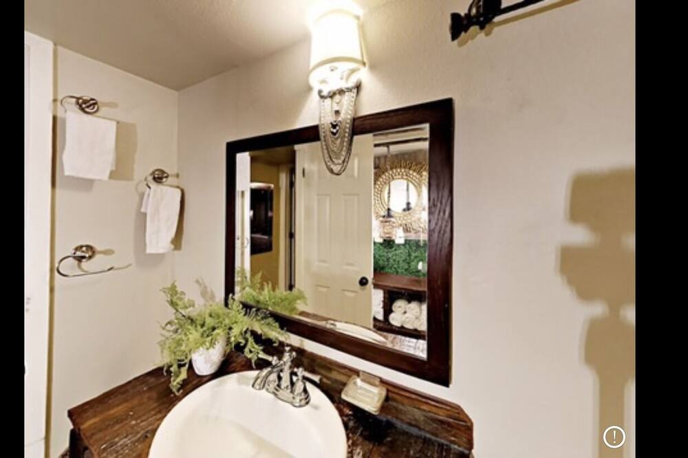 Photo of Bathroom in Dawson