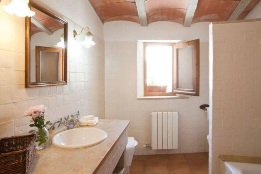 Photo of Bathroom in Sant Pau dʼOrdal