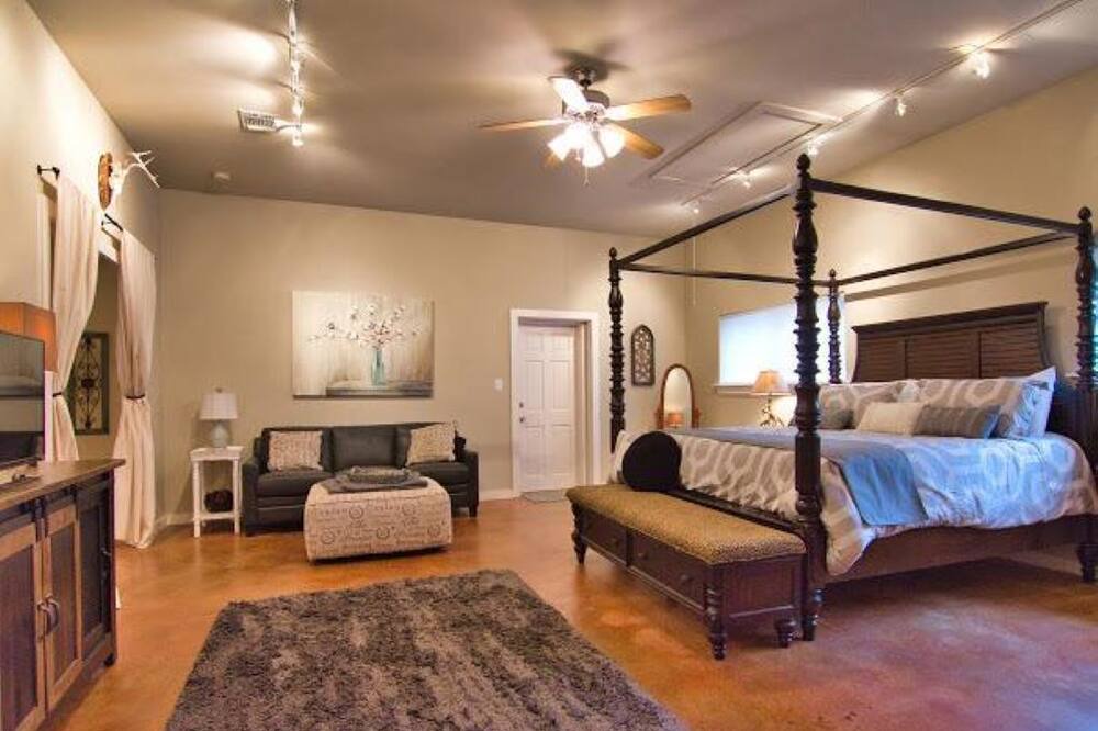 Photo of Bedroom in Mason