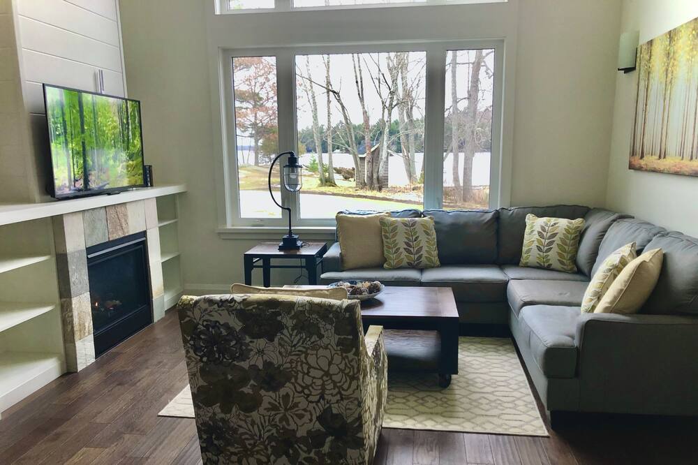 Photo of Livingroom in Muskoka Lakes