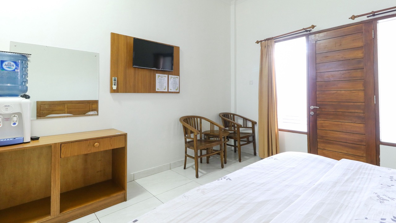 Photo of Bedroom in Kartika Plaza