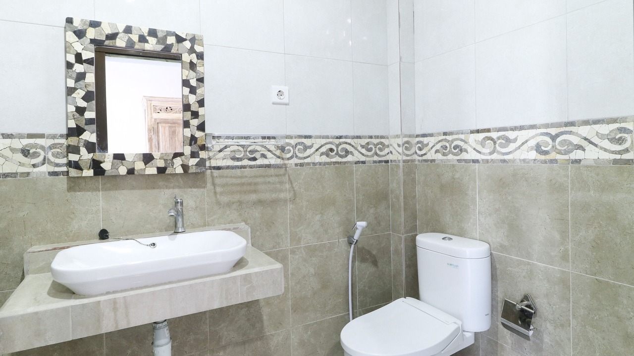 Photo of Bathroom in Kartika Plaza