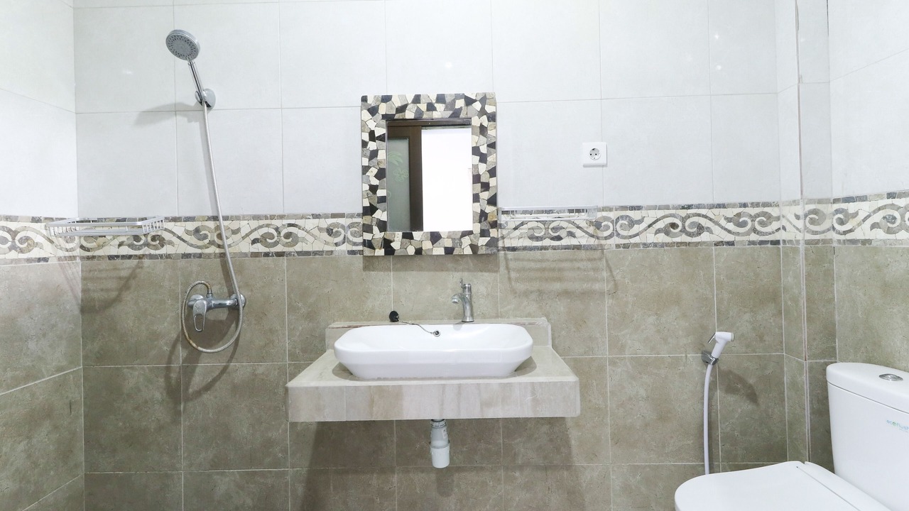 Photo of Bathroom in Kartika Plaza