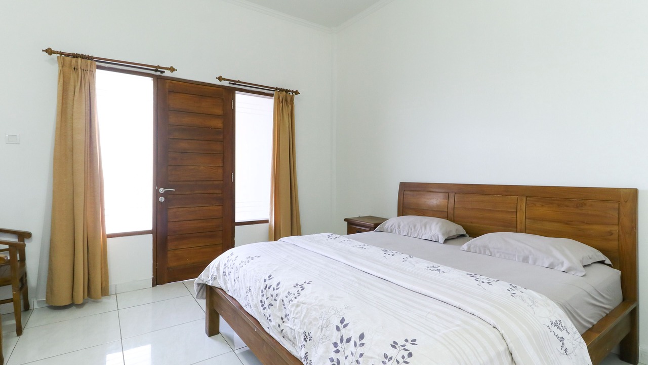 Photo of Bedroom in Kartika Plaza
