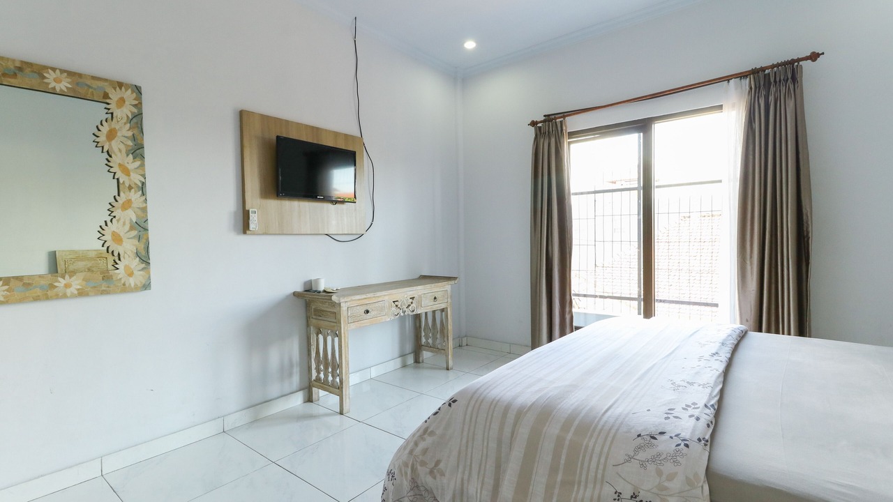 Photo of Bedroom in Kartika Plaza
