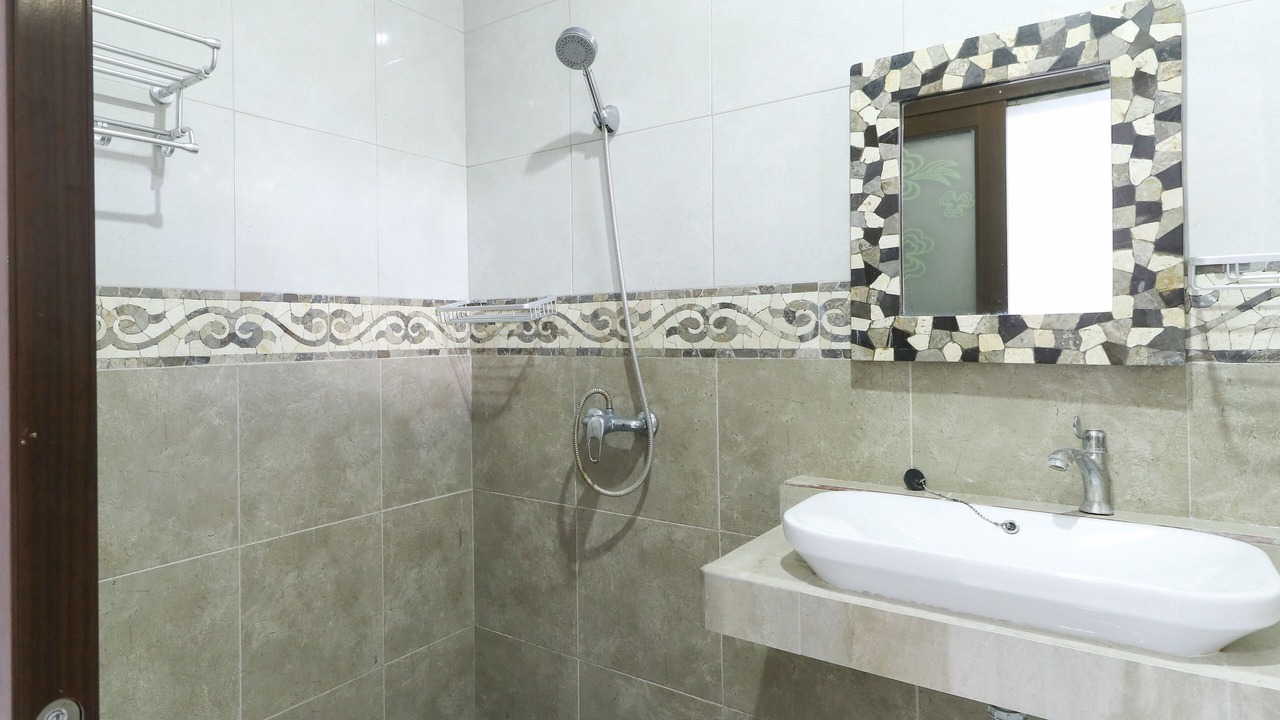 Photo of Bathroom in Kartika Plaza