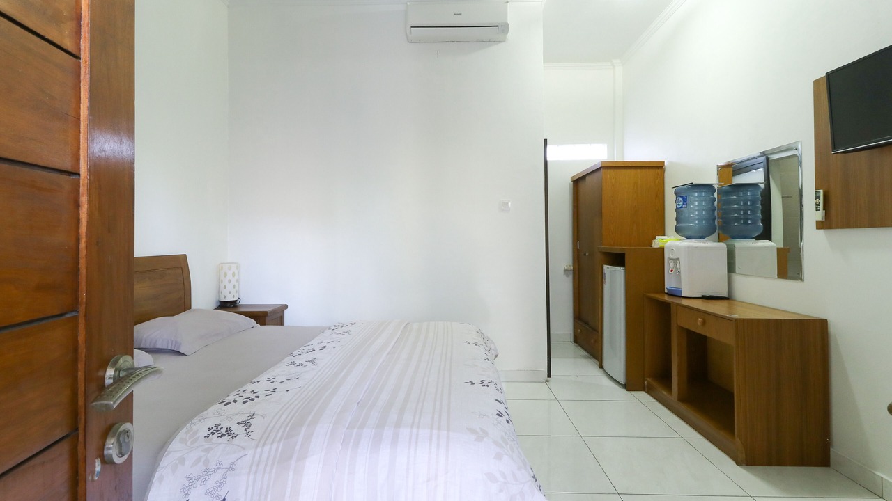 Photo of Bedroom in Kartika Plaza