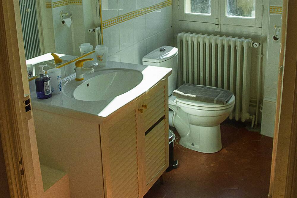Photo of Bathroom in Lavaur