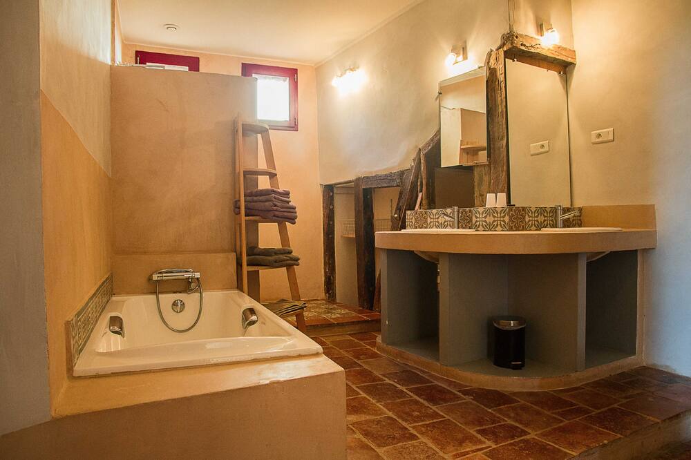 Photo of Bathroom in Lavaur