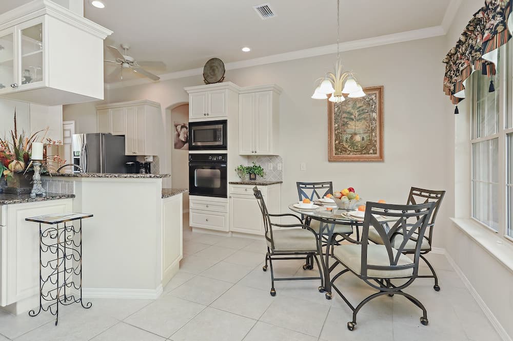 Photo of Kitchen in Avalon Beach Estates