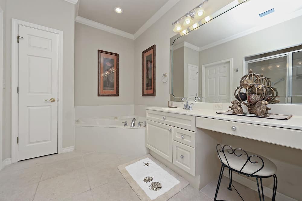 Photo of Others in Avalon Beach Estates