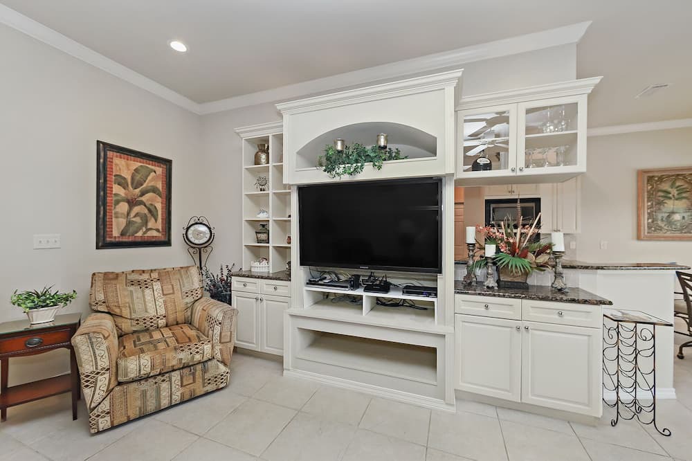 Photo of Livingroom in Avalon Beach Estates