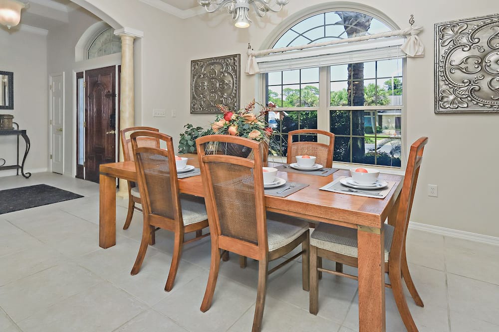 Photo of Kitchen in Avalon Beach Estates