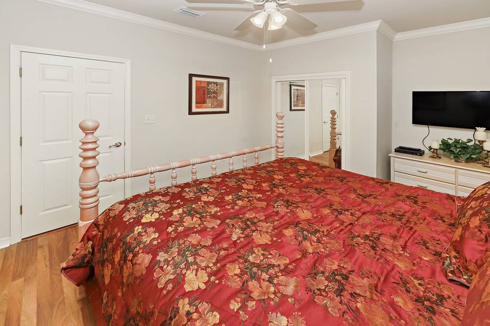 Photo of Others in Avalon Beach Estates