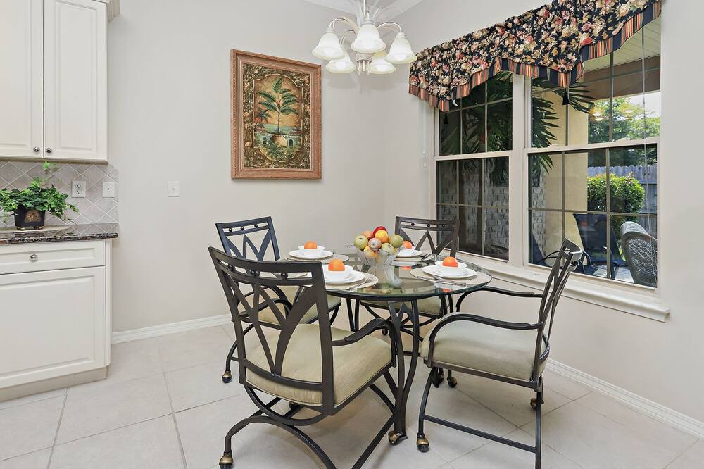 Photo of Kitchen in Avalon Beach Estates