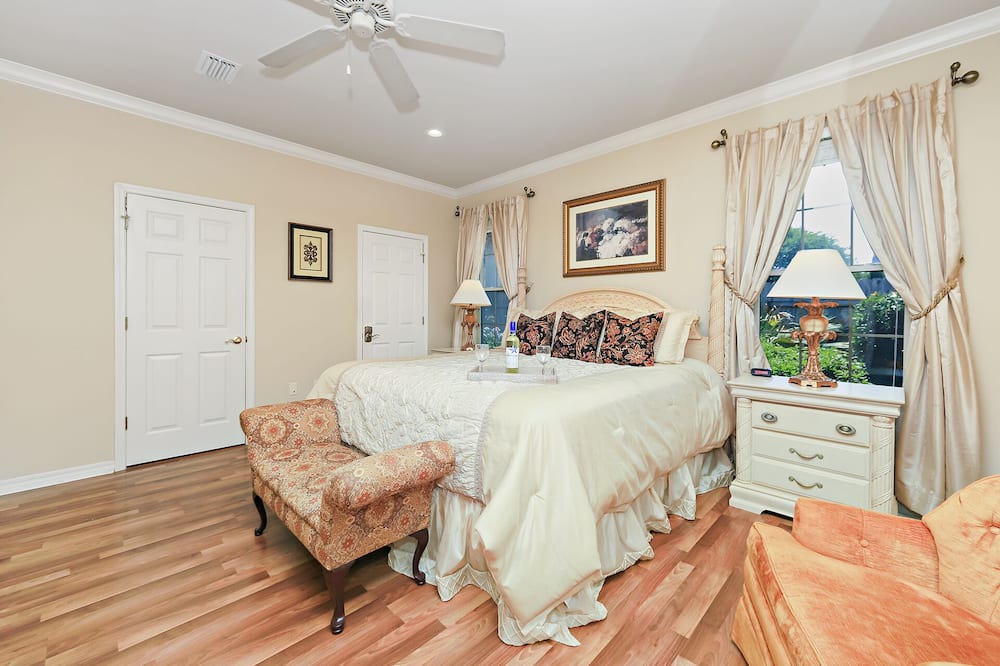 Photo of Others in Avalon Beach Estates