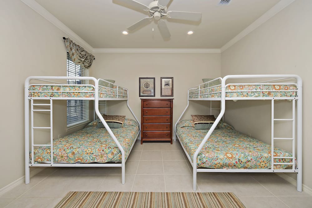 Photo of Others in Avalon Beach Estates