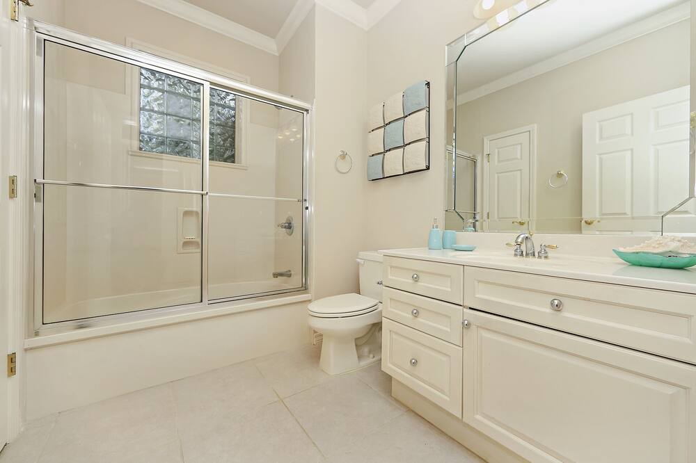 Photo of Bathroom in Avalon Beach Estates