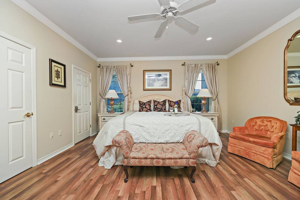 Photo of Others in Avalon Beach Estates