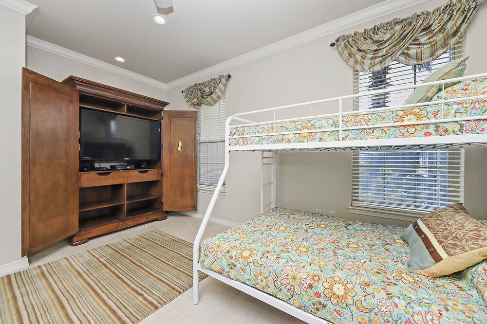 Photo of Others in Avalon Beach Estates