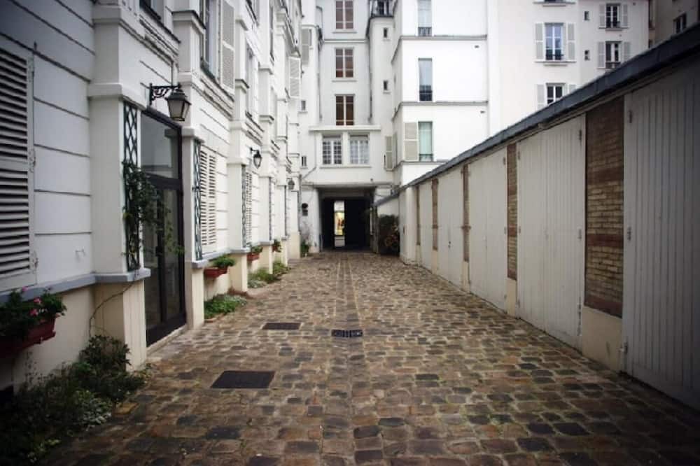 Photo of Outdoor in Quartier de l'Ecole-Militaire
