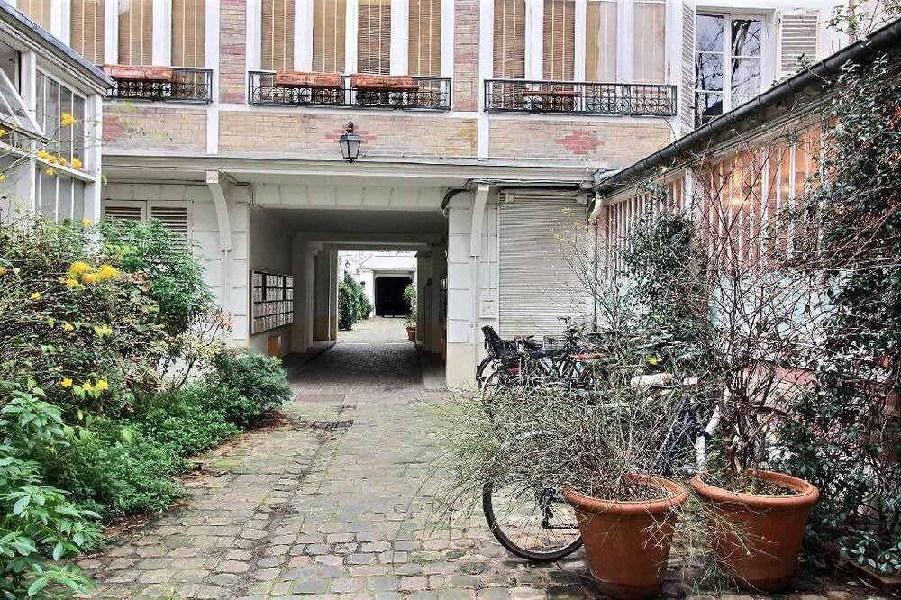 Photo of Others in Quartier de l'Ecole-Militaire