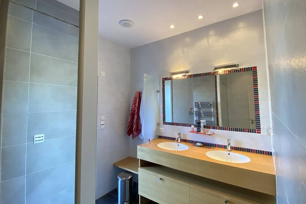 Photo of Bathroom in Olonne-sur-Mer