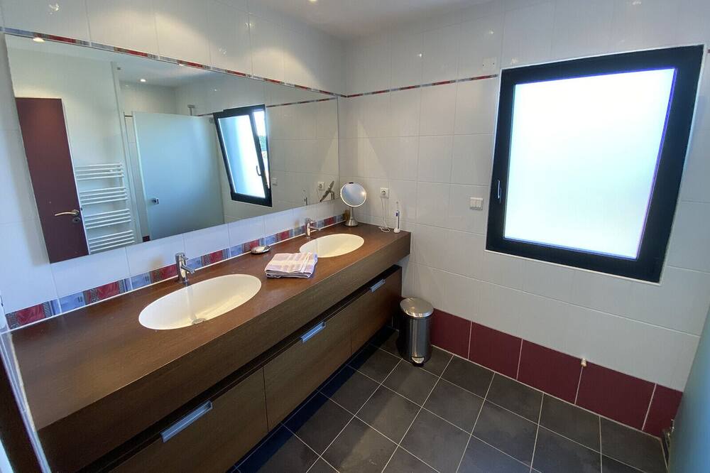 Photo of Bathroom in Olonne-sur-Mer