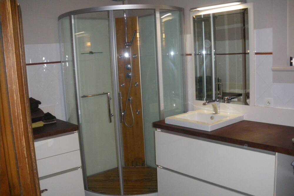 Photo of Bathroom in Sainte-Colombe-de-Villeneuve