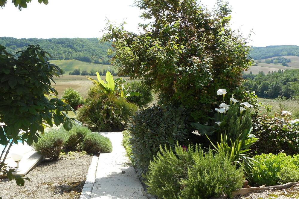 Photo of Outdoor in Sainte-Colombe-de-Villeneuve