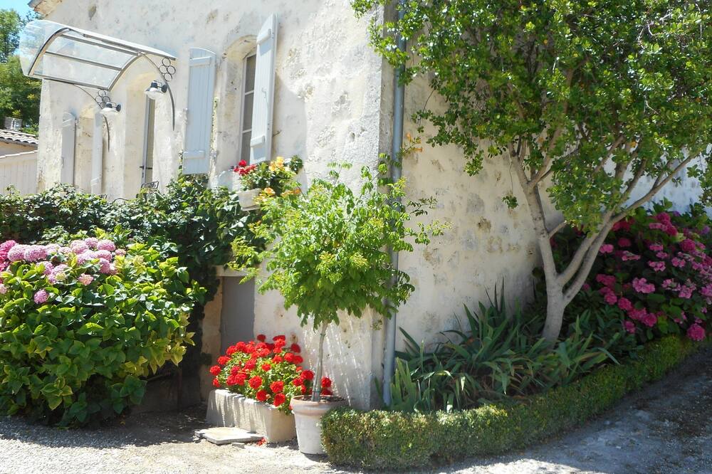Photo of Outdoor in Sainte-Colombe-de-Villeneuve