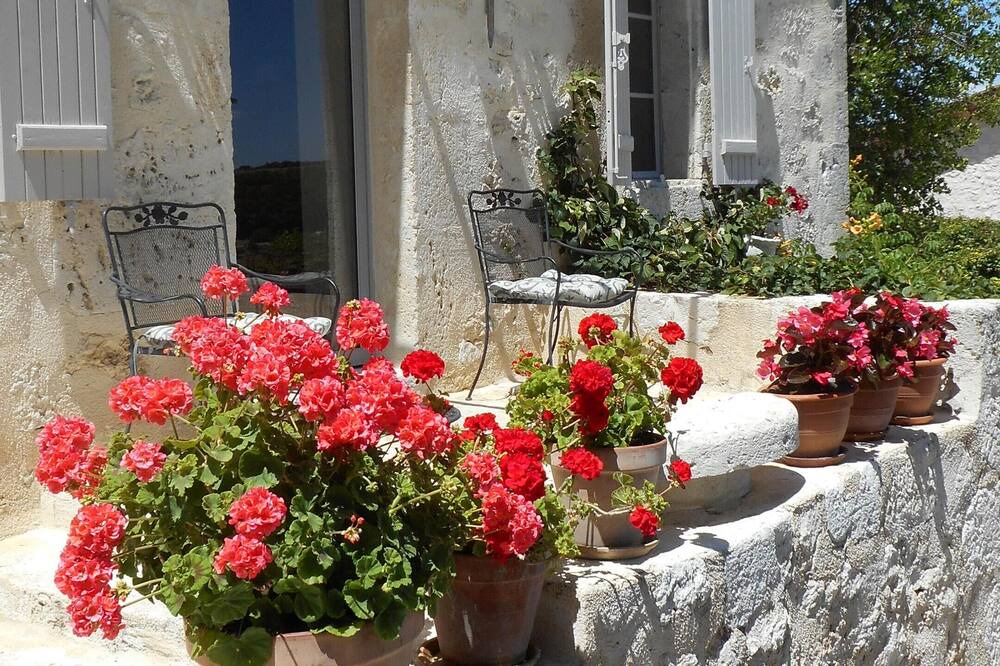 Photo of Outdoor in Sainte-Colombe-de-Villeneuve