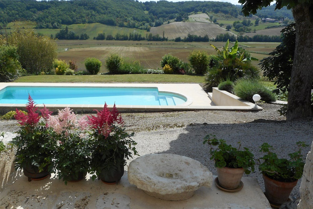 Photo of Outdoor in Sainte-Colombe-de-Villeneuve