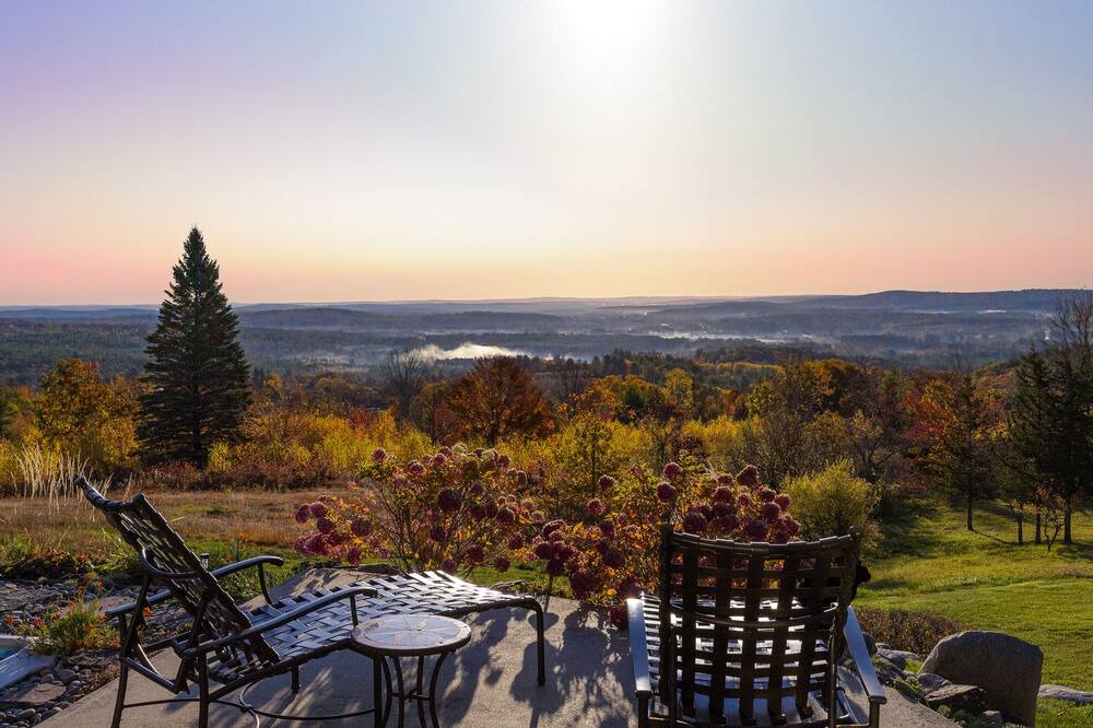 Photo of Patio Balcony in Lyndeborough