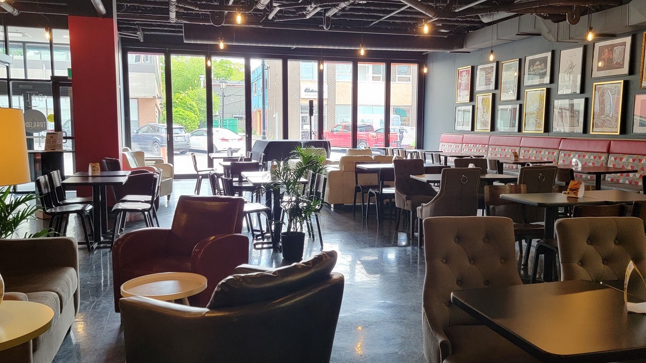 Photo of Others in Queens Square