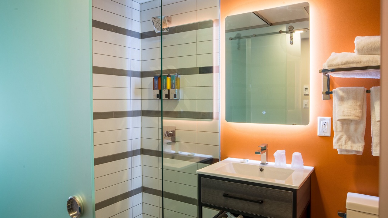 Photo of Others in Queens Square