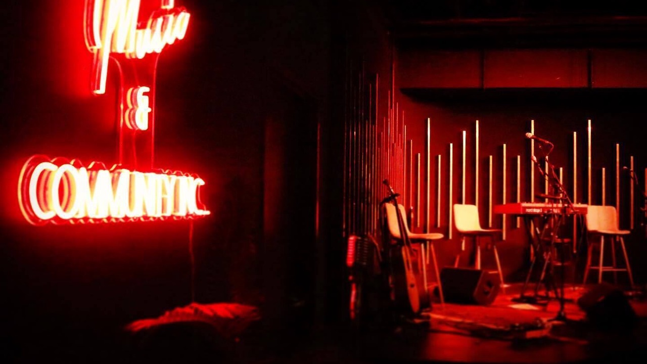 Photo of Others in Queens Square