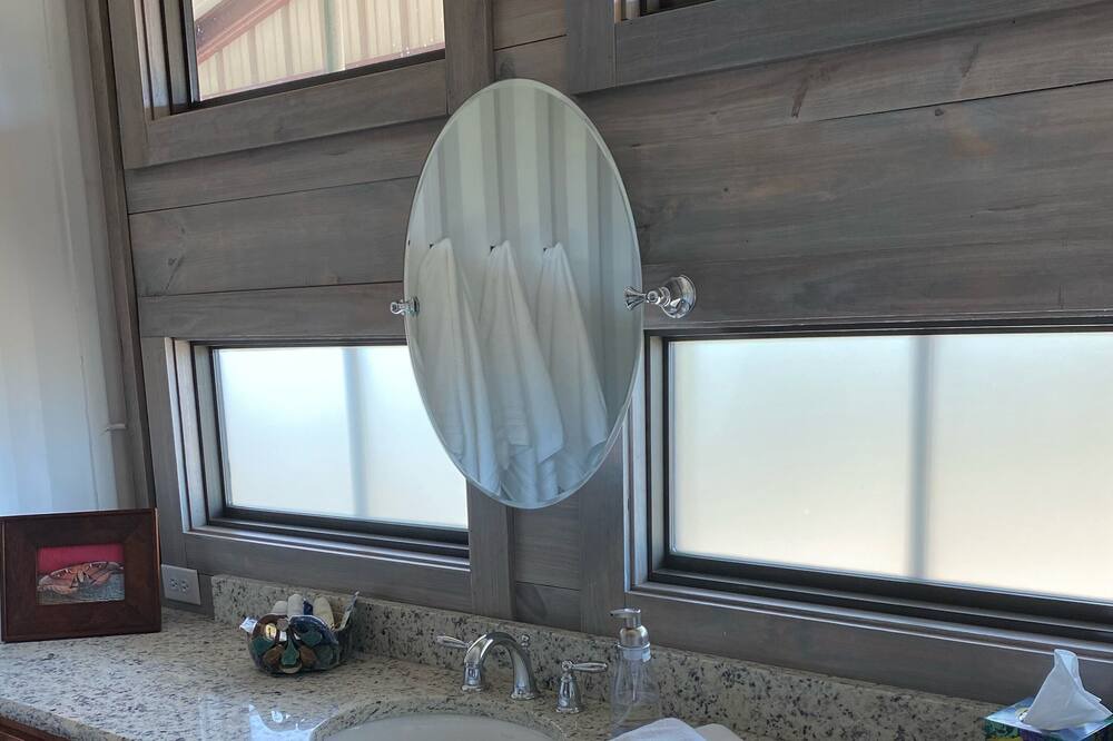 Photo of Bathroom in Telegraph